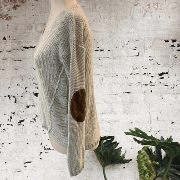 Alya gray round neck sweater with brown elbow patches. Size S‎ - Picture 4 of 11